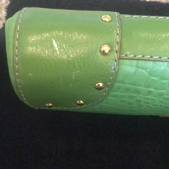 Green Michael Kors versatile clutch with gold hardware - Picture 7 of 12